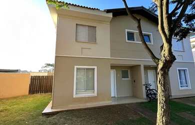 Imagem: A casa em condomínio possui 4 Dormitórios, 4 Banheiros, 4