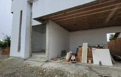 Imagem 4: CASA DE PRIMEIRA LOCAÇÃO FALTANDO ACABAMENTO A VENDA EM ARARUAMA-RJ