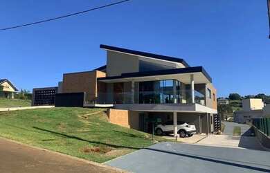 Imagem: A casa em condomínio possui 3 Dormitórios, 3 Banheiros, 4