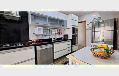 Imagem: O apartamento possui 2 Dormitórios, 2 Banheiros, 2 Vagas na