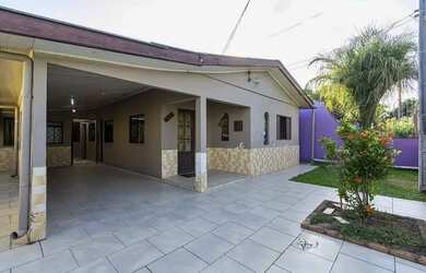 Imagem: A casa possui 2 Dormitórios, 1 Banheiro, 1 Vaga na garagem