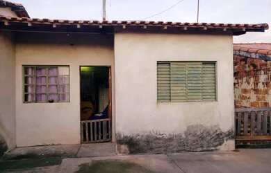 Imagem: A casa possui 2 Dormitórios, 1 Banheiro, 172m² de Área e