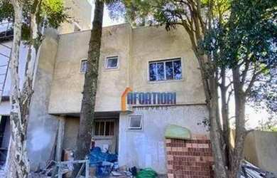 Imagem: A casa possui 3 Dormitórios, 2 Banheiros, 1 Vaga na garagem