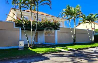 Imagem: A casa em condomínio possui 3 Dormitórios, 5 Banheiros, 480m²