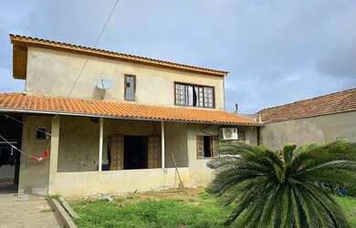 Imagem: A casa possui 3 Dormitórios, 3 Banheiros, 3 Vagas na garagem