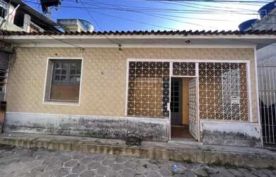 Imagem: A casa possui 2 Dormitórios, 1 Banheiro, 1 Vaga na garagem