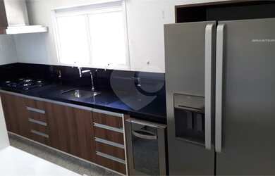 Imagem: O apartamento possui 4 Dormitórios, 1 Banheiro, 4 Vagas na