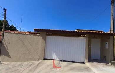 Imagem: A casa possui 3 Dormitórios, 3 Banheiros, 2 Vagas na garagem