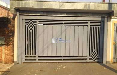 Imagem: A casa possui 2 Dormitórios, 1 Banheiro, 1 Vaga na garagem