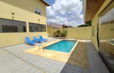 Imagem: A casa em condomínio possui 4 Dormitórios, 4 Banheiros, 5