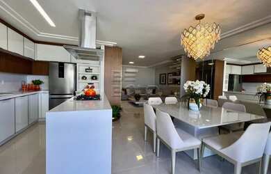 Imagem: O apartamento possui 4 Dormitórios, 4 Banheiros, 2 Vagas na