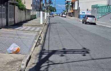 Imagem: A casa possui 2 Dormitórios, 2 Banheiros, 2 Vagas na garagem