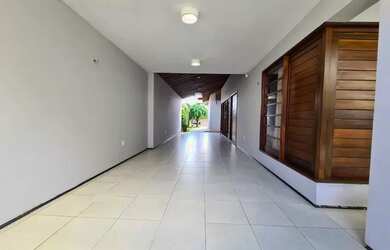 Imagem: A casa possui 3 Dormitórios, 2 Banheiros, 4 Vagas na garagem