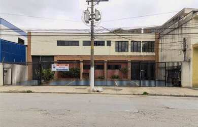 Imagem: O depósito possui 5 Vagas na garagem e 736m² de Área e está