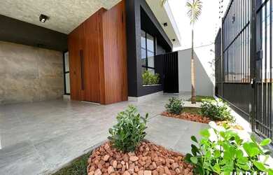 Imagem: A casa possui 3 Dormitórios, 4 Banheiros, 3 Vagas na garagem