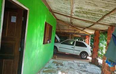 Imagem: A casa possui 1 Dormitório, 2 Banheiros, 1 Vaga na garagem