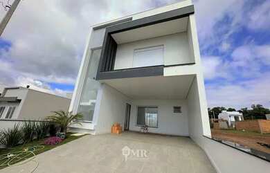 Imagem: A casa possui 3 Dormitórios, 3 Banheiros, 4 Vagas na garagem