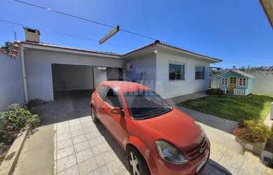 Imagem: A casa possui 2 Dormitórios, 1 Banheiro, 1 Vaga na garagem