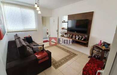 Imagem: O apartamento possui 3 Dormitórios, 1 Banheiro, 1 Vaga na garagem