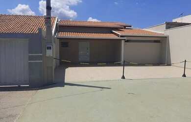 Imagem: A casa possui 2 Dormitórios, 2 Banheiros, 4 Vagas na garagem