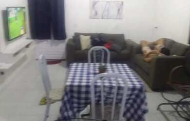 Imagem: A casa possui 2 Dormitórios, 2 Banheiros, 1 Vaga na garagem