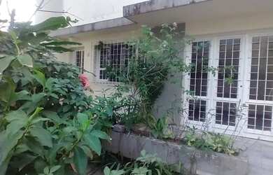 Imagem: A casa possui 3 Dormitórios, 2 Banheiros, 1 Vaga na garagem