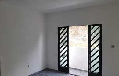 Imagem 4: ALUGA SE CASA. Varanda, 1 Banheiroe1 Dormitório