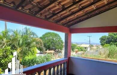 Imagem: A casa possui 2 Dormitórios, 2 Banheiros e 110m² de Área