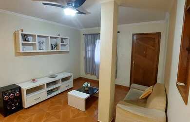 Imagem: A casa possui 2 Dormitórios, 2 Banheiros e está localizado