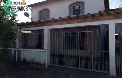 Imagem: A casa e possui 2 Dormitórios, 1 Banheiro, 1 Vaga na garagem