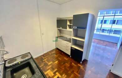Imagem: O apartamento possui 1 Dormitório, 1 Banheiro e 42m² de Área