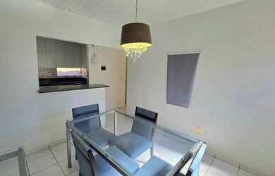 Imagem: A casa possui 2 Dormitórios, 1 Banheiro, 2 Vagas na garagem