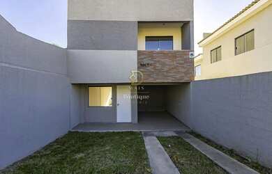 Imagem: A casa possui 3 Dormitórios, 3 Banheiros, 3 Vagas na garagem