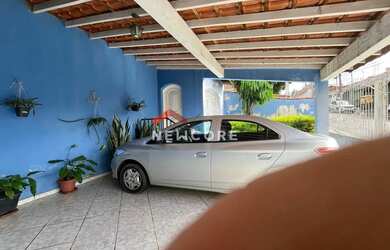 Imagem: A casa possui 3 Dormitórios, 2 Banheiros, 2 Vagas na garagem