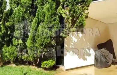 Imagem: A casa em condomínio possui 3 Dormitórios, 4 Banheiros, 2