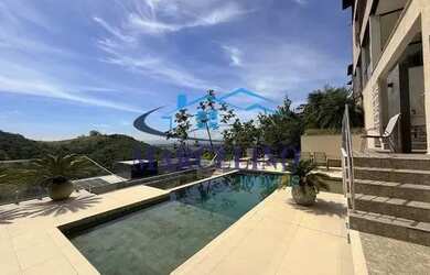 Imagem: A casa possui 4 Dormitórios, 5 Banheiros, 2 Vagas na garagem