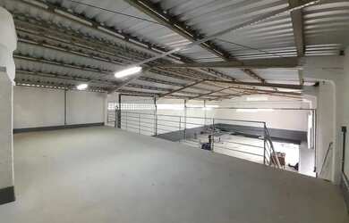 Imagem 16: Galpão industrial com pé-direito alto disponível para locação no...