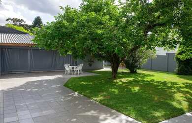 Imagem: A casa possui 4 Dormitórios, 5 Banheiros, 5 Vagas na garagem