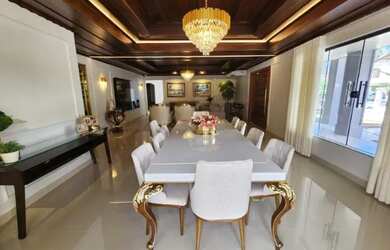 Imagem: A casa em condomínio possui 5 Dormitórios, 4 Vagas na garagem