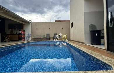 Imagem: A casa possui 4 Dormitórios, 2 Banheiros, 2 Vagas na garagem