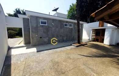 Imagem: A casa possui 5 Dormitórios, 4 Banheiros, 4 Vagas na garagem