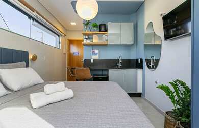 Imagem: O apartamento possui 1 Dormitório, 1 Banheiro, 1 Vaga na garagem