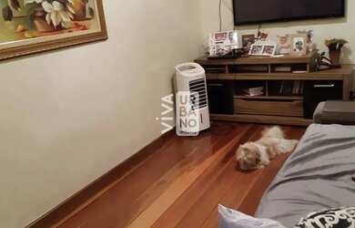 Imagem: A casa possui 2 Dormitórios, 1 Banheiro, 2 Vagas na garagem