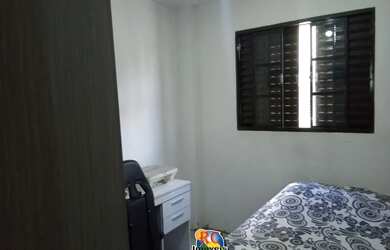 Imagem: A casa possui 3 Dormitórios, 2 Banheiros, 1 Vaga na garagem