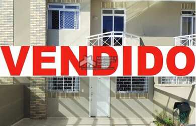 Imagem: A casa possui 3 Dormitórios, 2 Banheiros, 2 Vagas na garagem