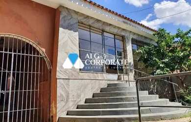 Imagem: O depósito possui 3 Vagas na garagem, 220m² de Área e está