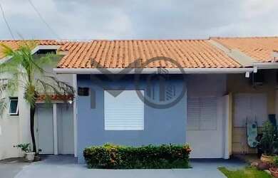 Imagem: A casa em condomínio possui 3 Dormitórios, 1 Banheiro, 2 Vagas