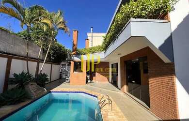 Imagem: A casa em condomínio possui 4 Dormitórios, 4 Banheiros, 5