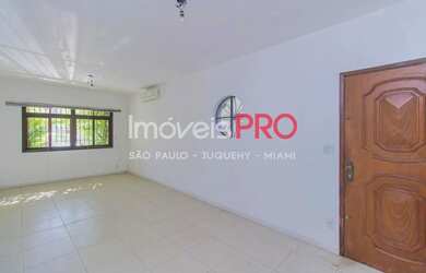 Imagem: A casa possui 3 Dormitórios, 4 Banheiros, 2 Vagas na garagem