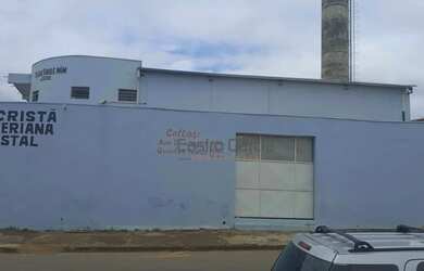 Imagem: O depósito à venda possui 4 Vagas na garagem e 554m² de Área